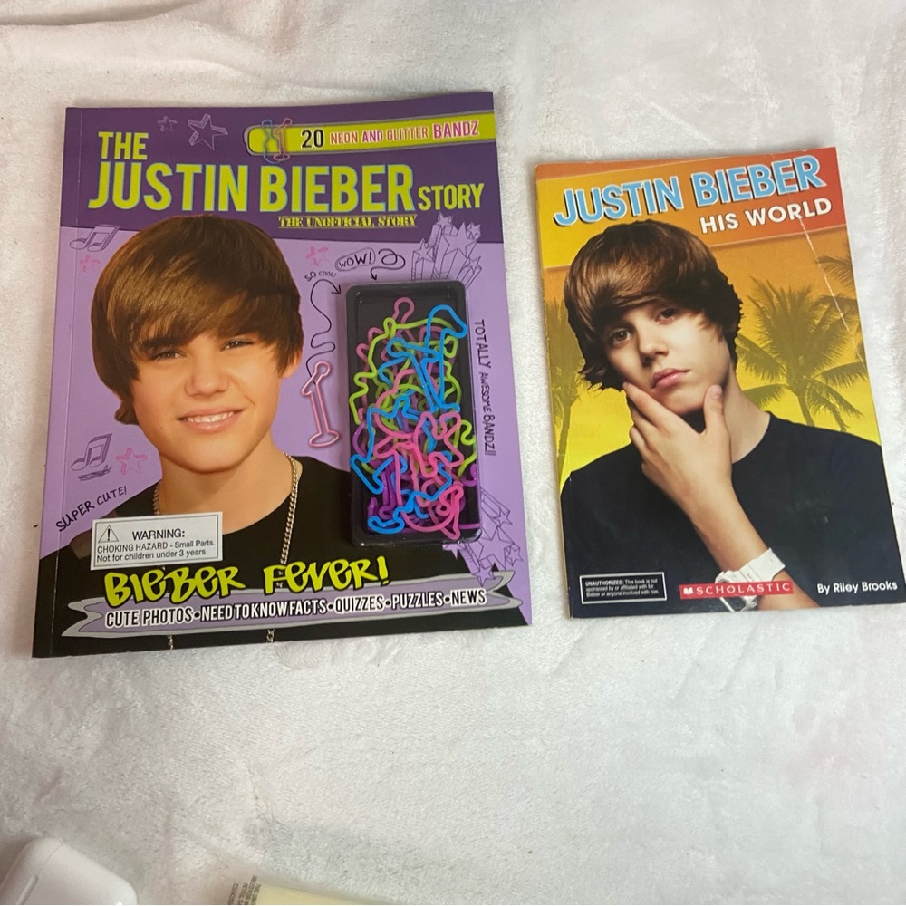 2011 Justin Bieber Story Neon Glitter Bandz & His World Book Scholastic Lot